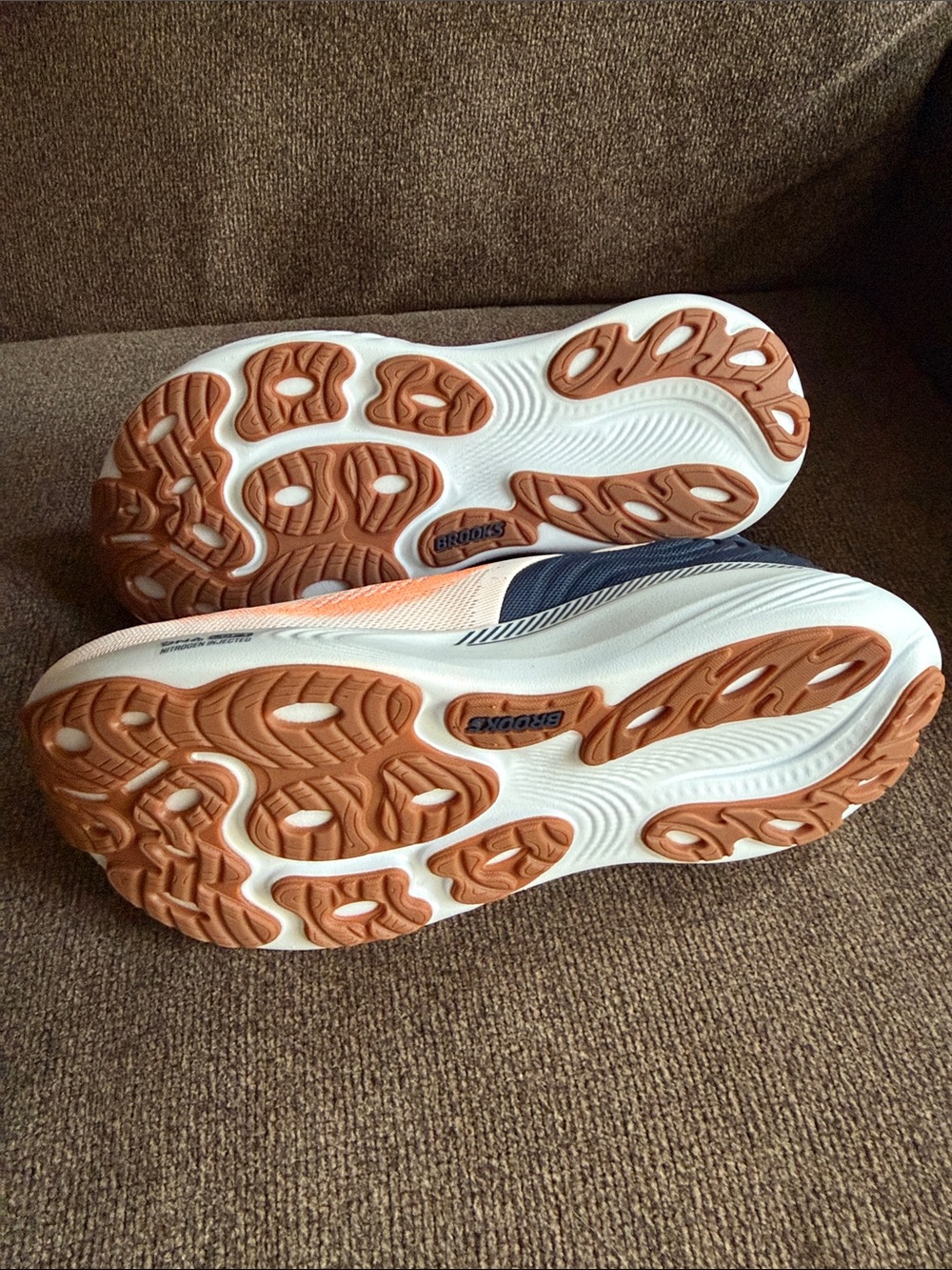 Brooks Adrenaline GTS 25 (NEW) - Picture 3 of 5